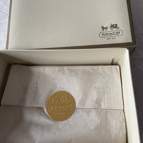 🔥COACH Vintage coin purse  Gifting 🎁 Classy Authentic ⭐️. Not from outlet - Picture 6 of 11